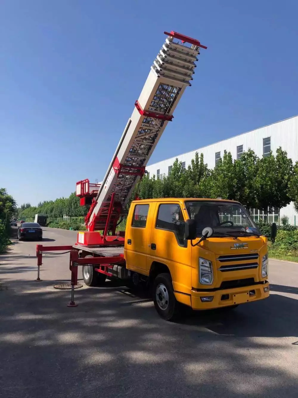 金堂附近的云梯车出租服务：轻松解决高空作业需求