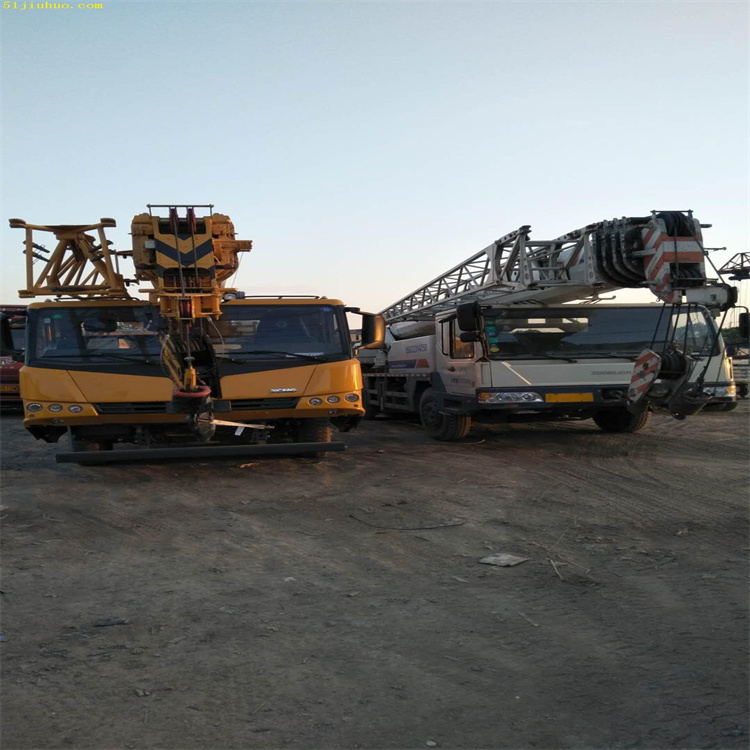 金堂吊车吊挖机正确办法